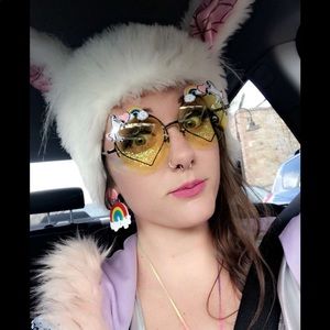 Meet your Posher, Rina